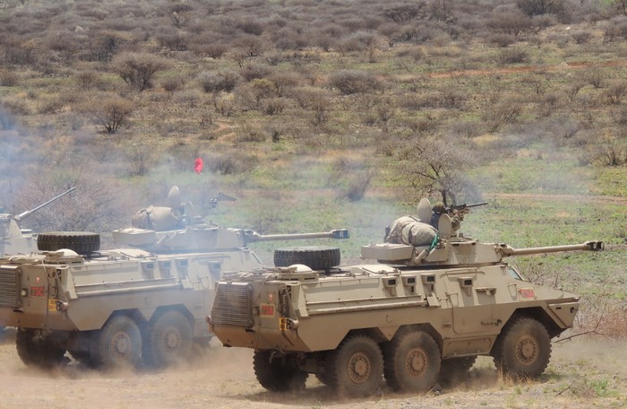 Lục quân Nam Phi diễn tập bắn đạn thật Seboka 2012 ảnh 10